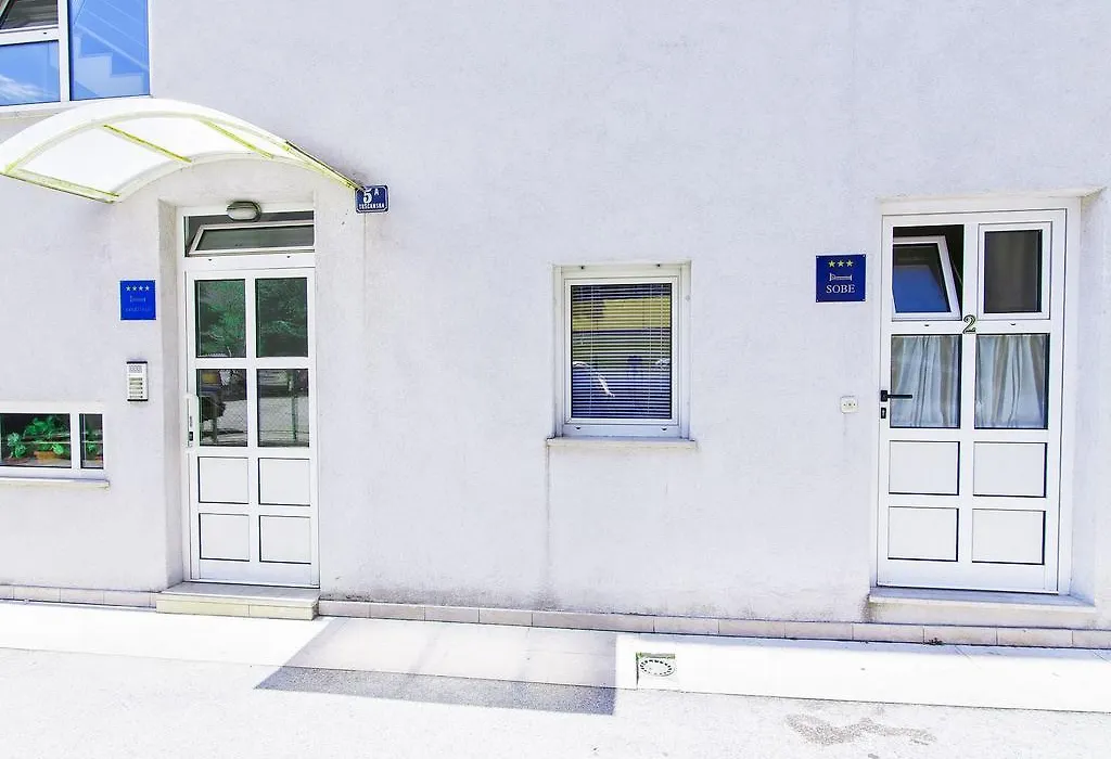 Guesthouse Teta Palmina-1