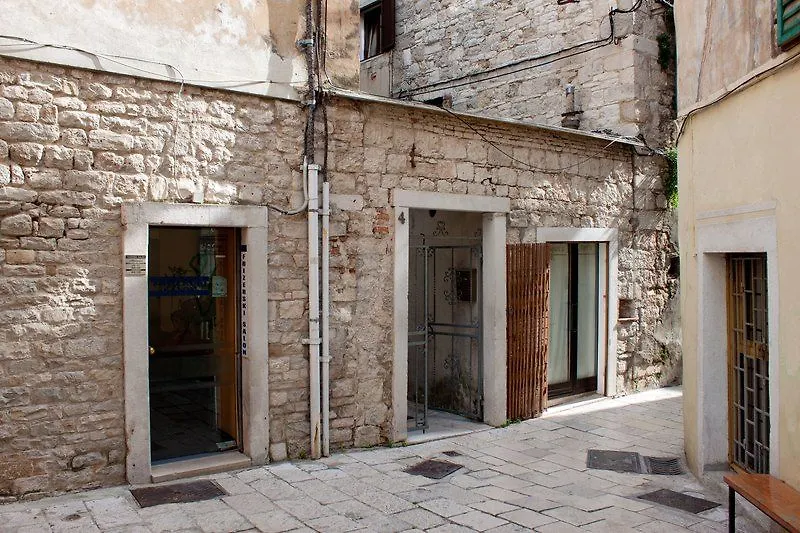 Cecilija Apartmani-1