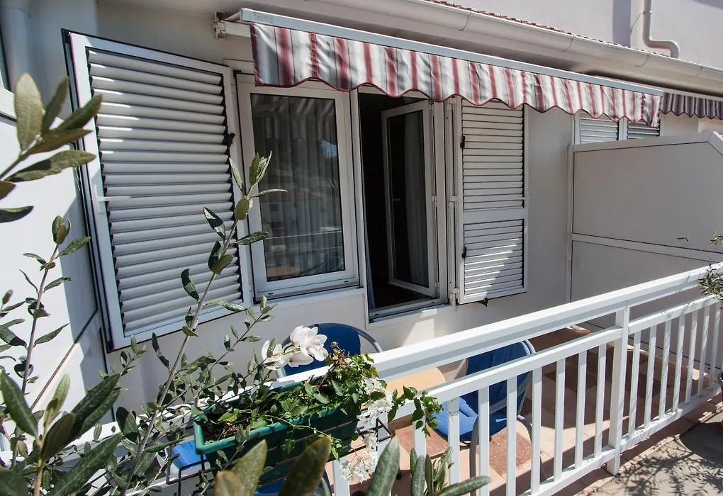 Rooms & Apartments Dolac-1