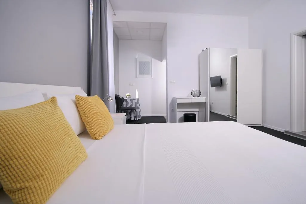 Charm Apartments And Rooms-1