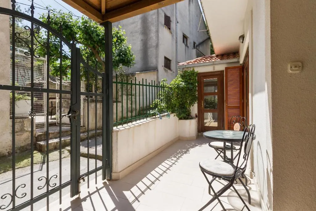 Apartments Varos-1