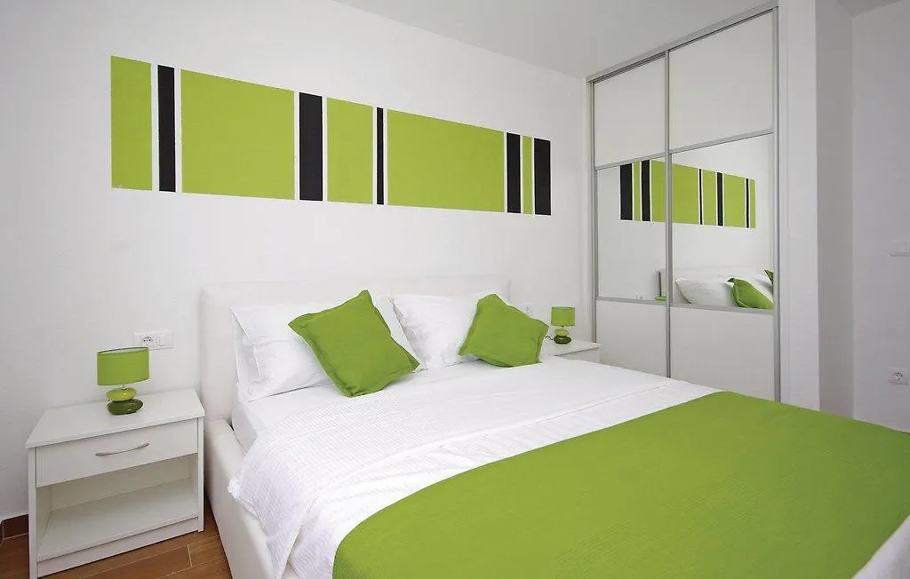 Lux Apartments Makarska-1