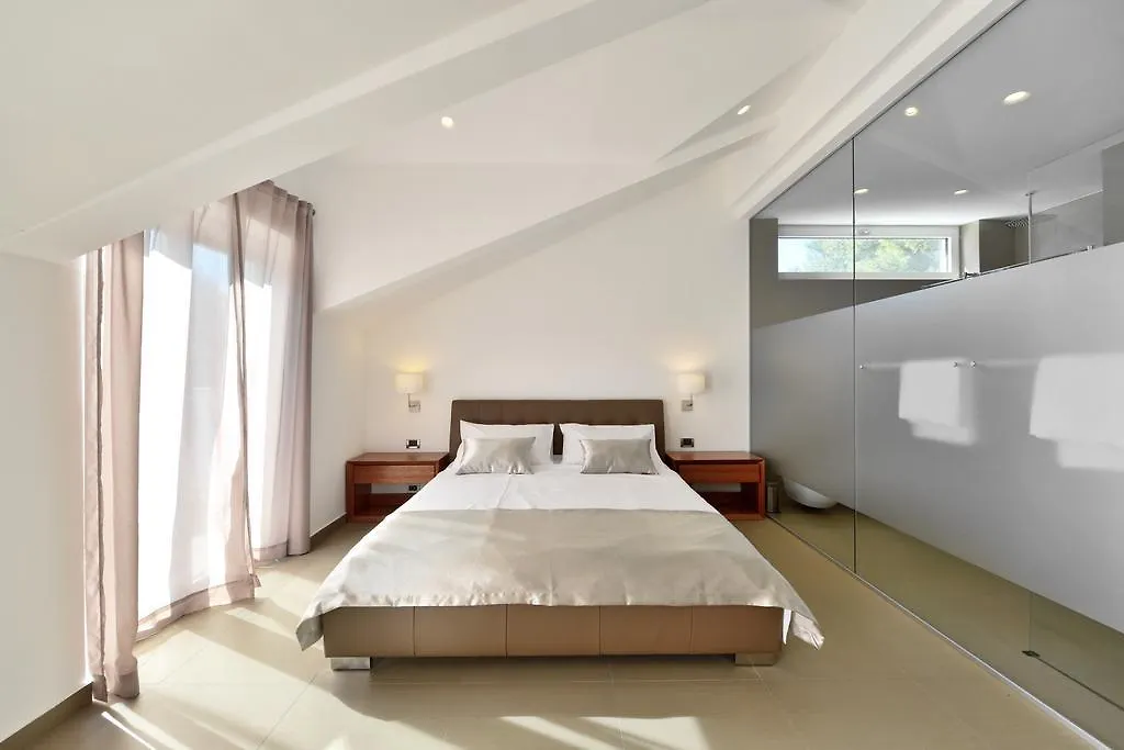 Chiponsky One - 5 Stars Beachfront Property-1