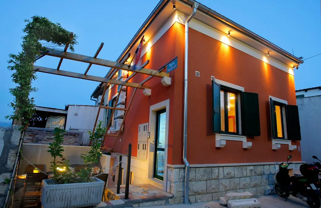 Villa Urbi Et Orbi-1