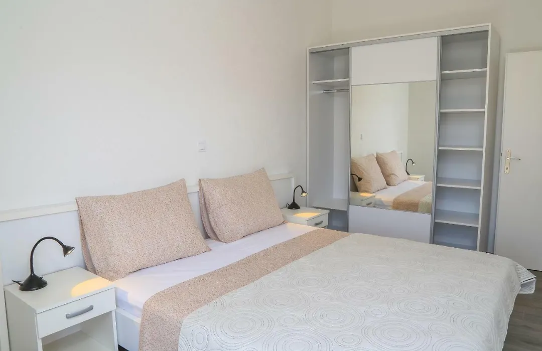 Apartment Ante-1