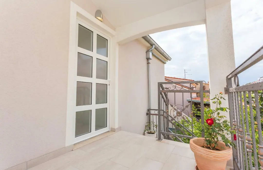 Jela Apartment-1