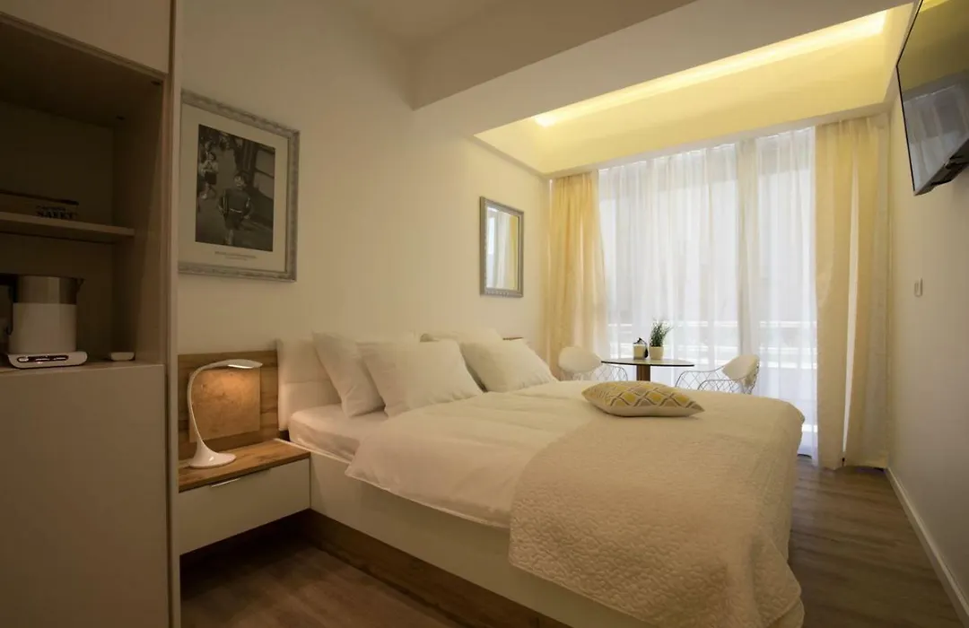 Apartment And Rooms Comfort Zone-1
