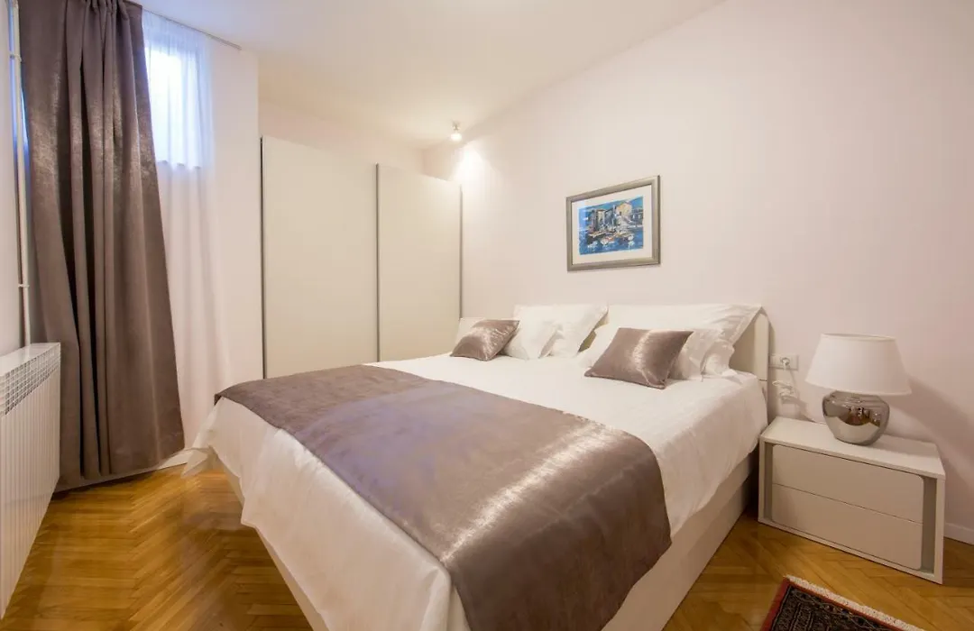 Melody M Apartment With Private Pool-1