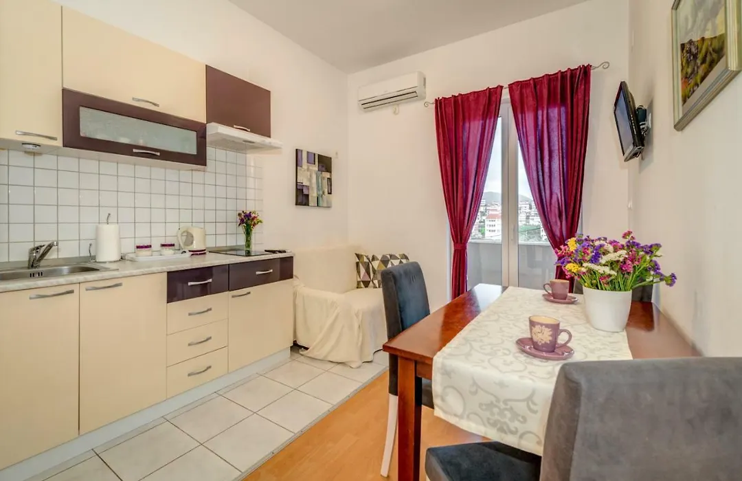 Apartment Roko-1