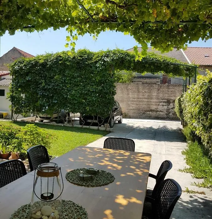 Guesthouse Jet-1
