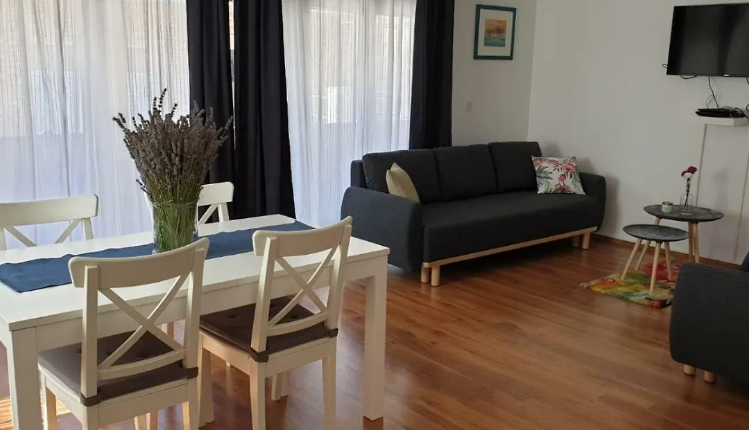 Central, spacious, great view-1