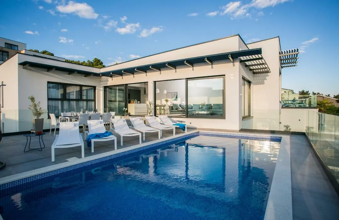 Holiday Home Olive Exclusive - 8 People, Heated Pool, Okrug Gornji, Sea View-1