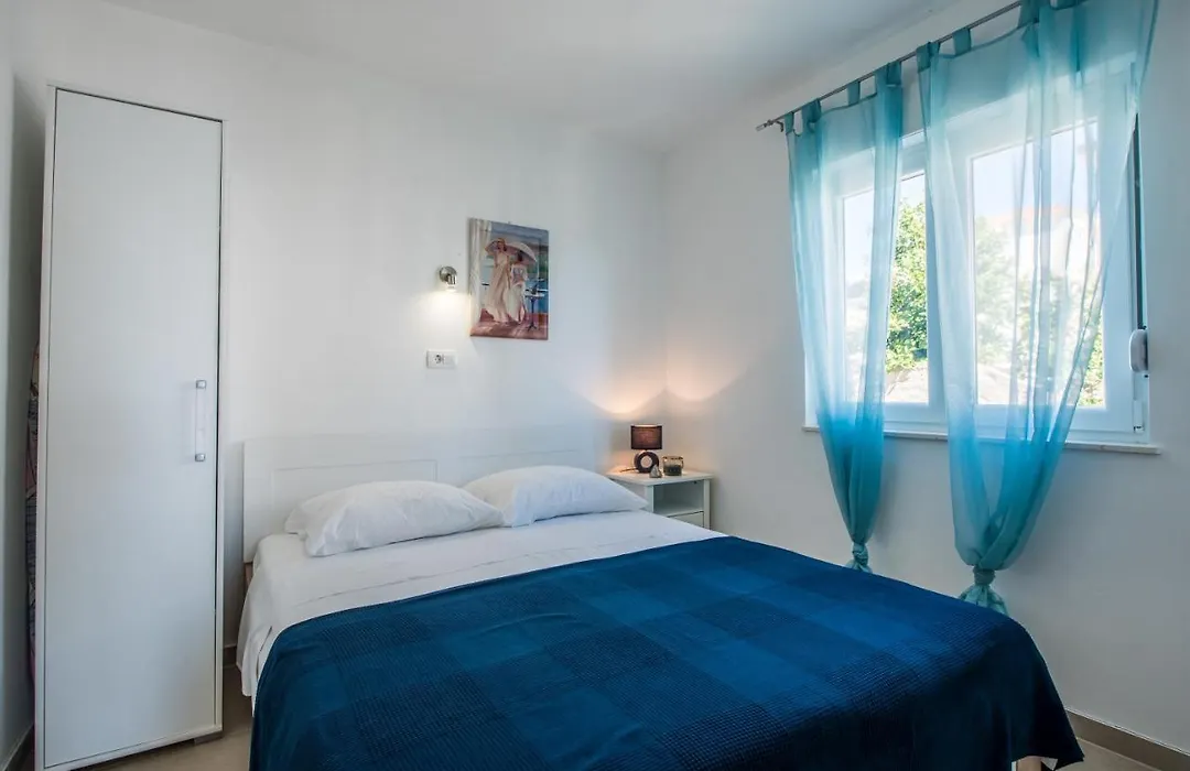 Apartments Amneris-1