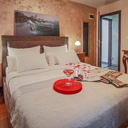 Theatre Luxury Rooms-3