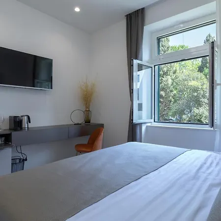 Green Park Luxury Rooms-2