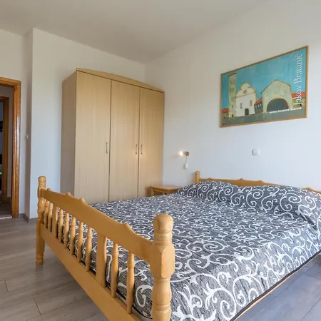 95M2 Apartment With Two Bedrooms And Two Bathrooms-3