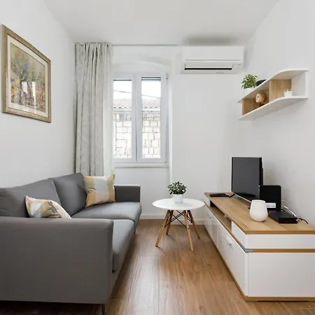 Dominus, Modernly Decorated Suite In City Center-3