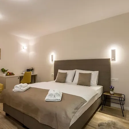 Cor Rooms-2