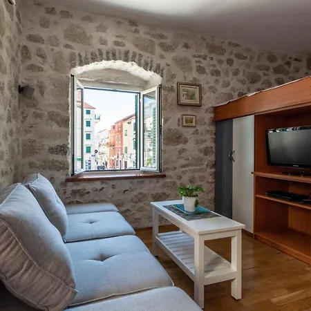 City Center Apartment Roza-3