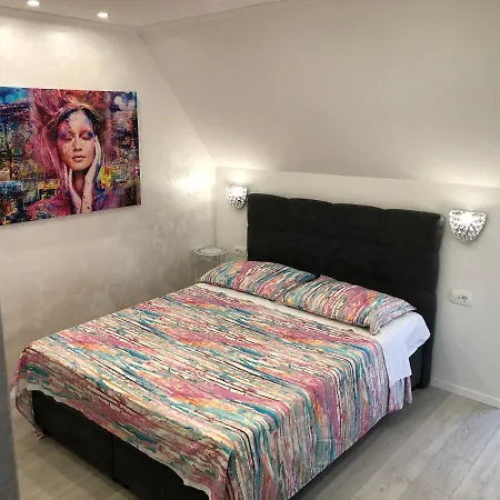 Apartment Vid-2