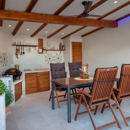 Idyllic Villa Marieta With Private Pool, Unforgettable View And Free Parking-3