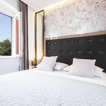 Argentum Luxury Apartment-2