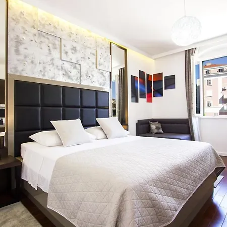 Argentum Luxury Apartment-3