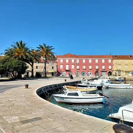Apartment Megi In Supetar Historical Core-3