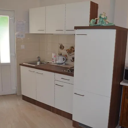 Stella Maris Cottage With Garden-2