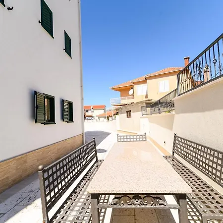The Place Apartments Okrug Gornji-2