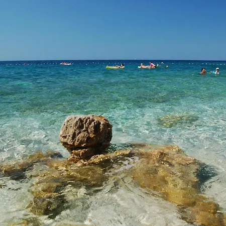 Studio Apartment In Hvar Town With Terrace, Air Conditioning, Wi-Fi, Dishwasher-3