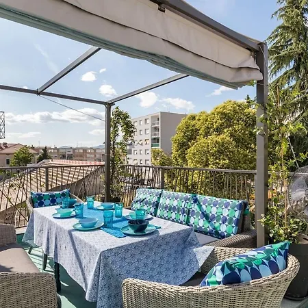 Sleeps 8 Pet Friendly Garden & Roof Terrace-2