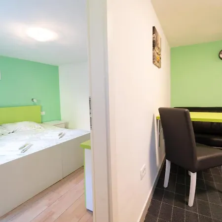 Apartment Fly-3