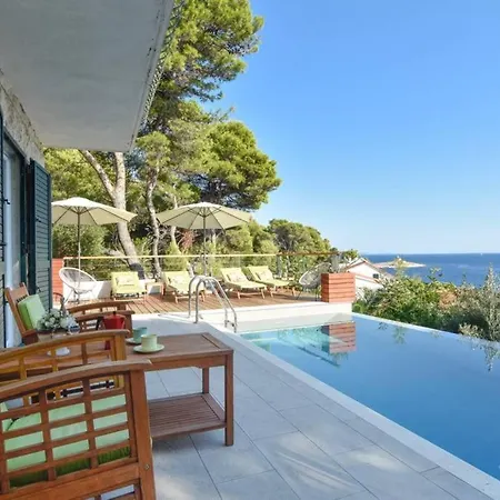 4 Stars Apartment With Private Pool, 100M Away From The Beach And Close To The Town Center-2