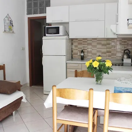 Apartments Mladineo-2