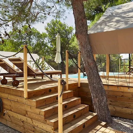 Abeille Maison Glamping Resort Zlatni Rat -Adults Only-2