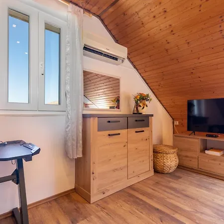 Trogir Beach Rooms & Apartments-2