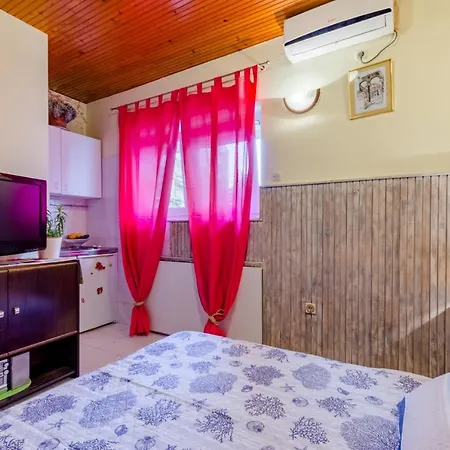 Studio Apartment Silvana St-3