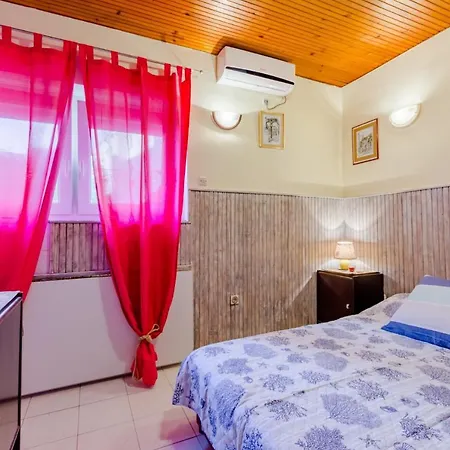 Studio Apartment Silvana St-2