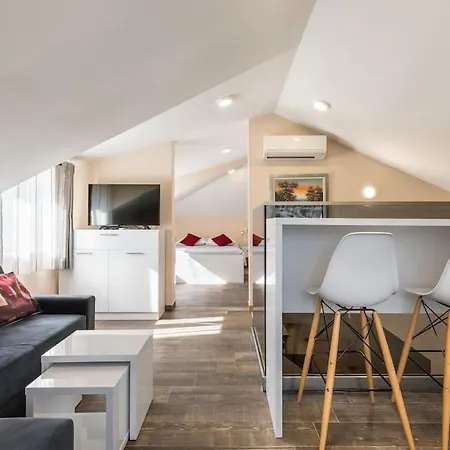 Elegant Residence Rooms & Apartments-3