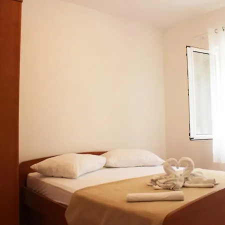 2 Bedrooms Appartement With Sea View Terrace And Wifi At Supetar 1 Km Away From The Beach-2