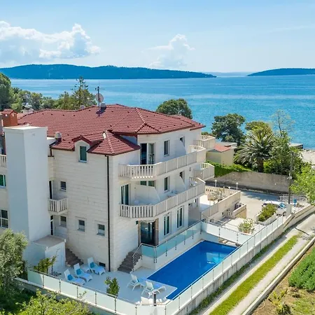 Hotel Riva Kastela With Swimming Pool-3