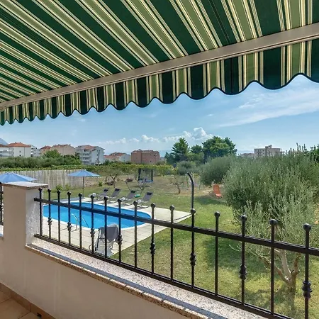 Beautiful Home In Stobrec With 4 Bedrooms, Jacuzzi And Wifi-3