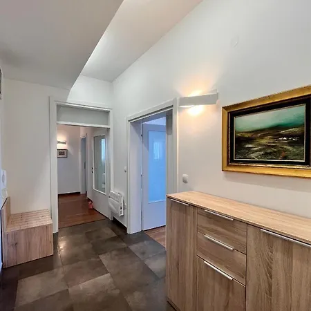 Sky - Beautiful Rooftop Apartment With Shared Pool-3