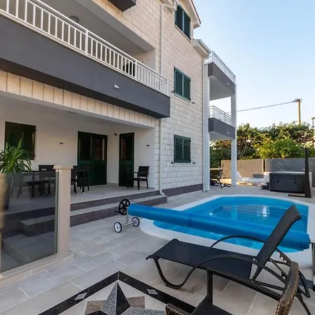 Apartment In Supetar With Sea View, Balcony, Air Conditioning, W-Lan 3553-2-2