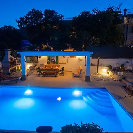 Villa Marela With Heated Swimming Pool-3