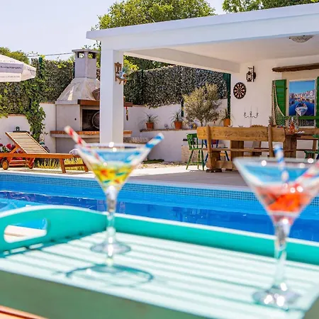 Villa Marela With Heated Swimming Pool-2