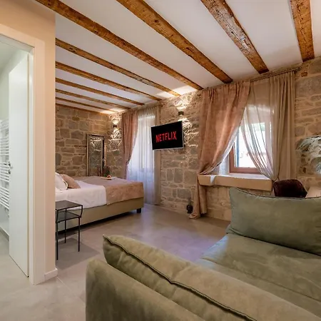 Old Spalatrum Luxury Rooms-3