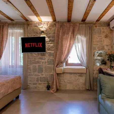 Old Spalatrum Luxury Rooms-2
