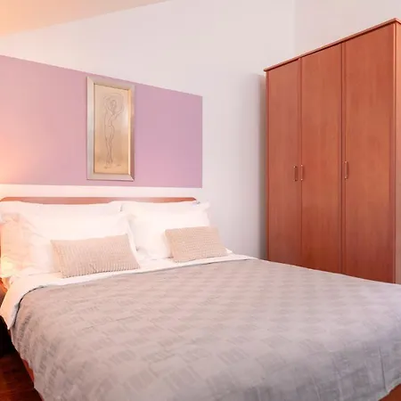 Hektorovic Poolside Apartments-3